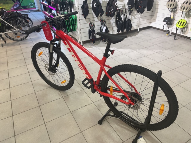 1060388-3 Trek Marlin bike 29” L