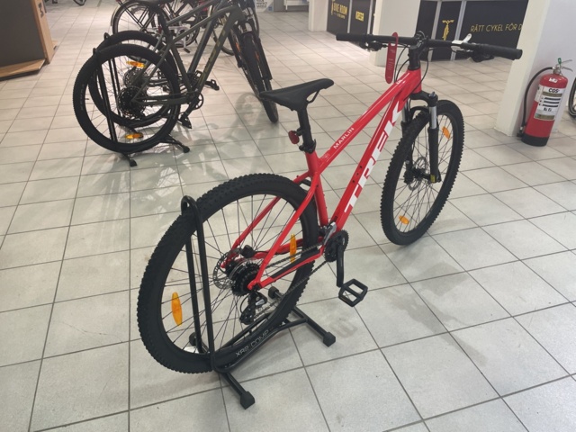 1060388-4 Trek Marlin bike 29” L