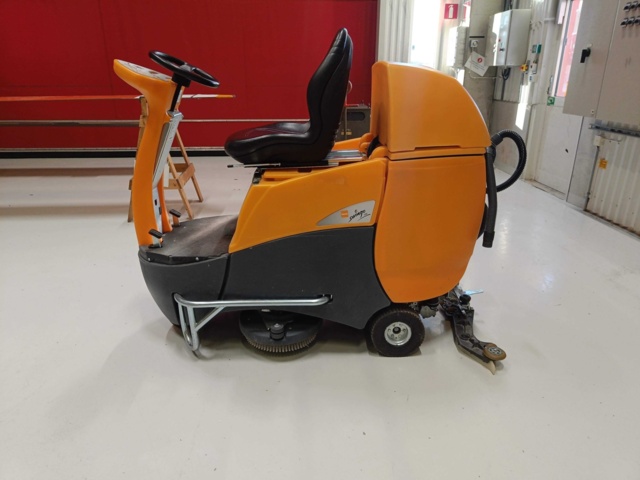 999488-2 Scrubbing machine Taski Swingo 2500