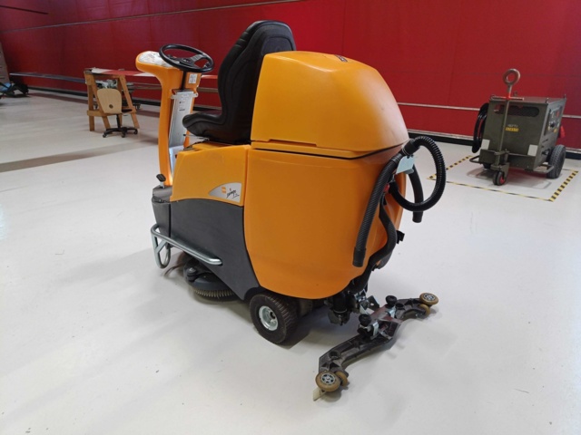 999488-3 Scrubbing machine Taski Swingo 2500