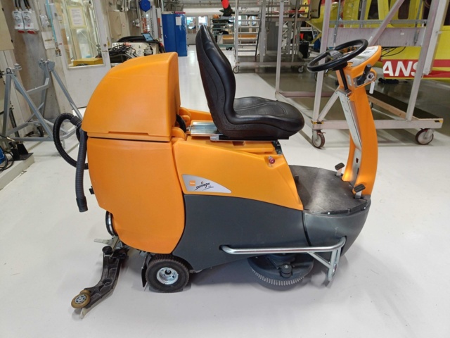 999488-6 Scrubbing machine Taski Swingo 2500