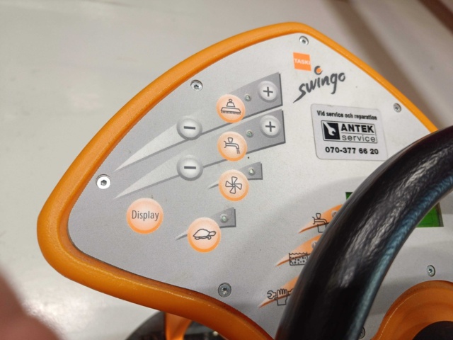 999488-11 Scrubbing machine Taski Swingo 2500