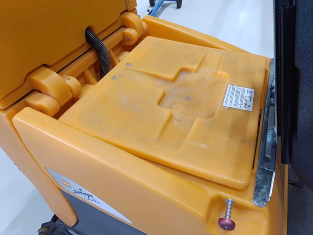 999488-20 Scrubbing machine Taski Swingo 2500
