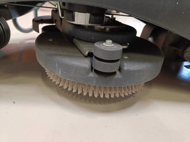 999488-29 Scrubbing machine Taski Swingo 2500