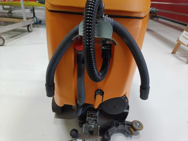 999488-32 Scrubbing machine Taski Swingo 2500