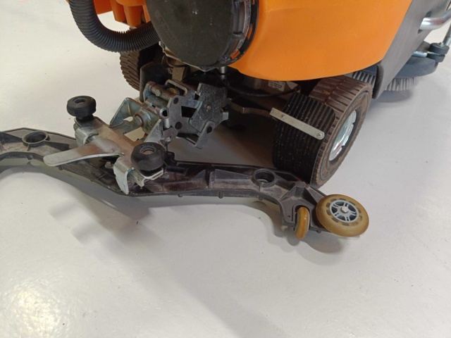 999488-33 Scrubbing machine Taski Swingo 2500