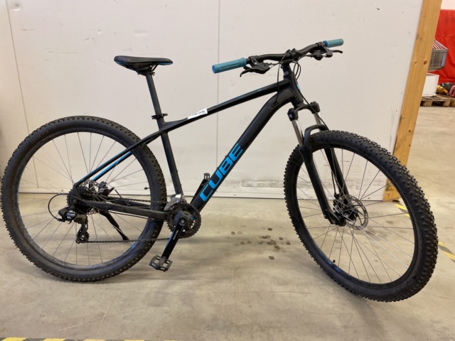 998882-1 Bicycle Cube Aim black'n'blue 16 gears