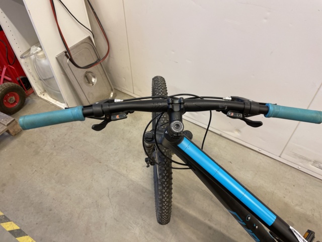 998882-10 Bicycle Cube Aim black'n'blue 16 gears