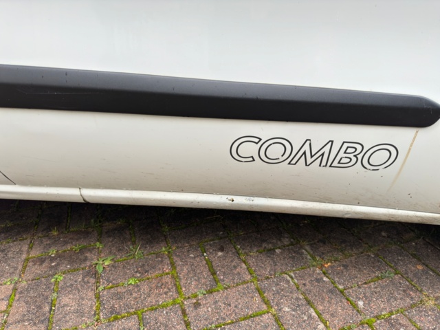 1107406-11 Opel Combo Van 2.4t 1.6 CDTI - 2013