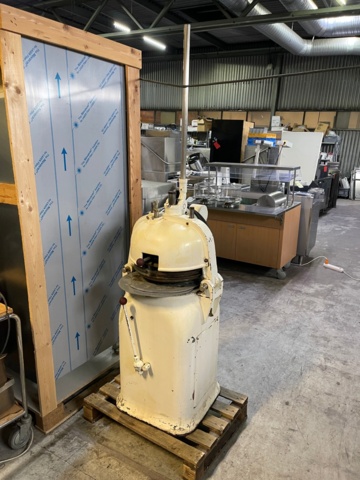 1069268-1 Bull roller Erika