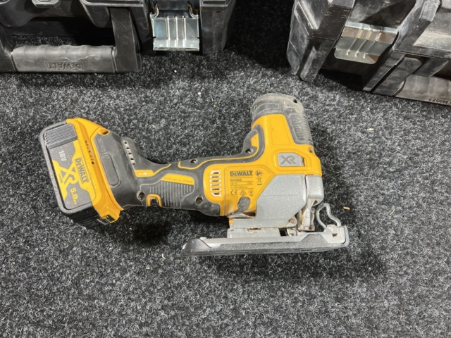 1052510-2 Jigsaw DeWalt DCS335