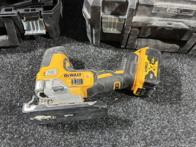 1052510-4 Jigsaw DeWalt DCS335