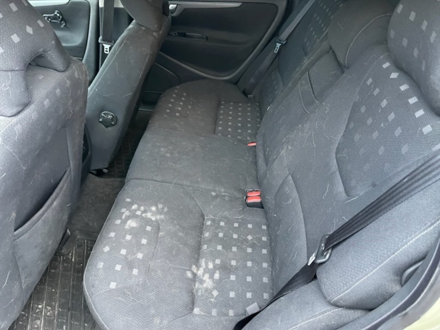 1105655-23 Volvo V70 2.5T - 2006
