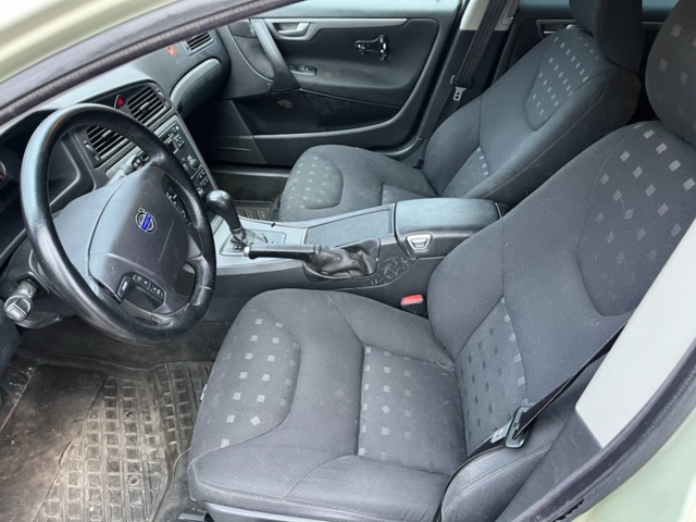 1105655-24 Volvo V70 2.5T - 2006