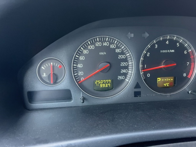 1105655-26 Volvo V70 2.5T - 2006