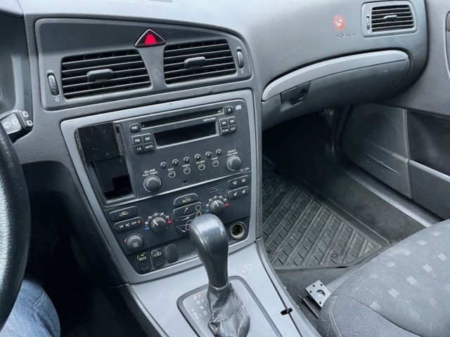 1105655-27 Volvo V70 2.5T - 2006