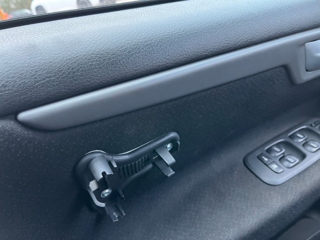 1105655-30 Volvo V70 2.5T - 2006