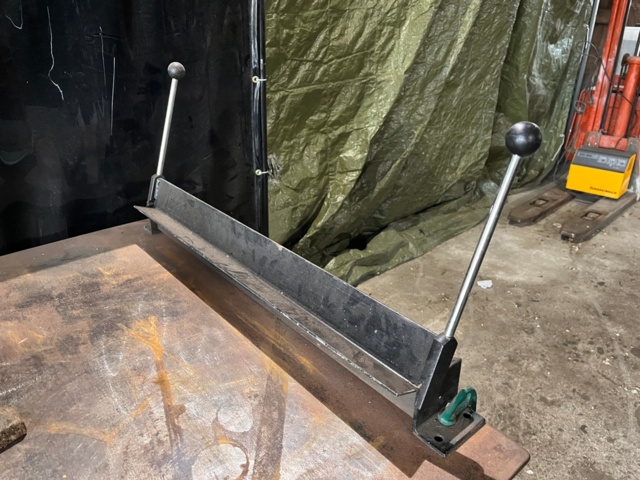 1107752-3 Work table, tin trestle and forge