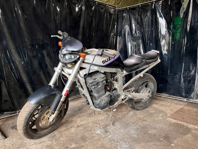 1107859-1 Motorcycle suzuki 1100R -91 renovation object with lots of accessories