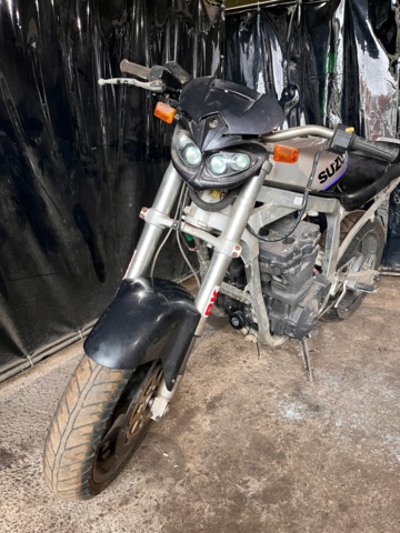 1107859-2 Motorcycle suzuki 1100R -91 renovation object with lots of accessories