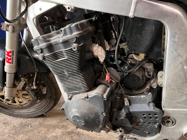 1107859-7 Motorcycle suzuki 1100R -91 renovation object with lots of accessories