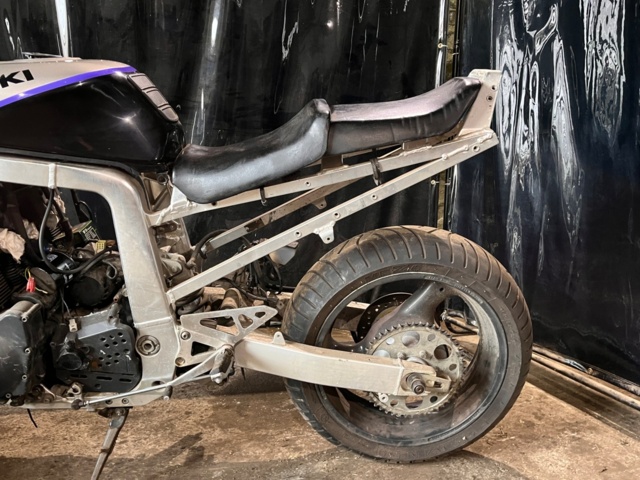 1107859-6 Motorcycle suzuki 1100R -91 renovation object with lots of accessories