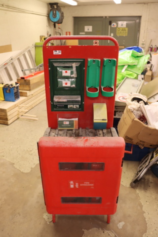 1033941-2 Station on wheels - First Aid, 2 fire extinguishers