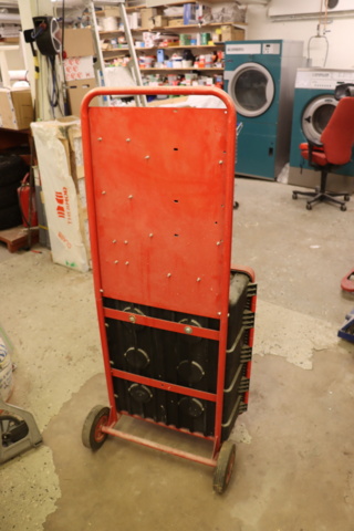 1033941-8 Station on wheels - First Aid, 2 fire extinguishers