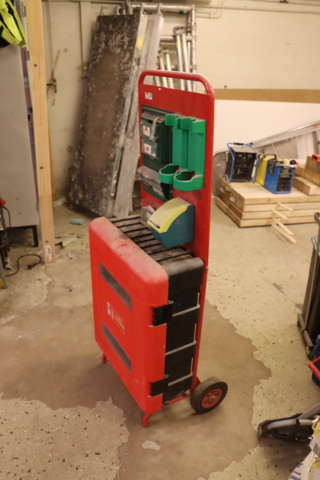 1033941-9 Station on wheels - First Aid, 2 fire extinguishers