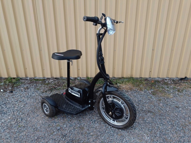 999489-1 Three-wheeled scooter Trigger, 500W