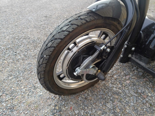 999489-4 Three-wheeled scooter Trigger, 500W