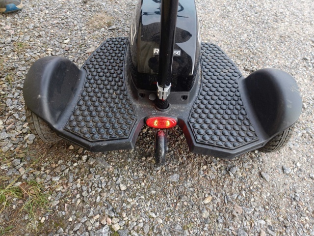 999489-8 Three-wheeled scooter Trigger, 500W