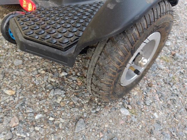 999489-12 Three-wheeled scooter Trigger, 500W