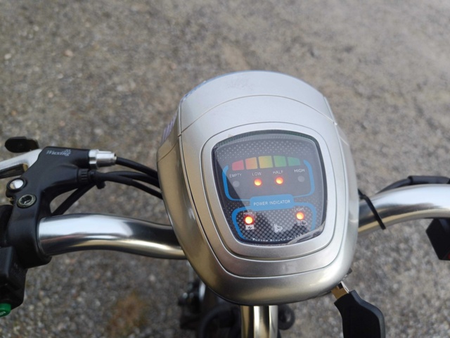 999489-20 Three-wheeled scooter Trigger, 500W