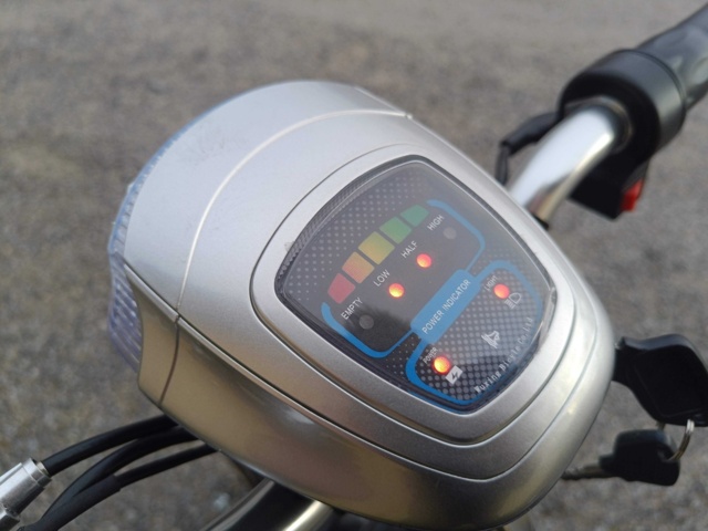 999489-21 Three-wheeled scooter Trigger, 500W