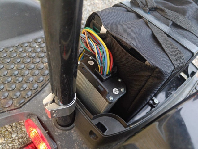 999489-23 Three-wheeled scooter Trigger, 500W