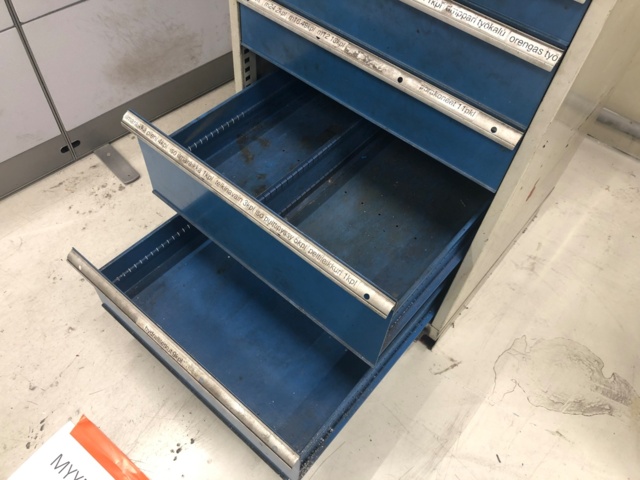 1107879-5 Metallilaatikosto - Ei pohjahintaa