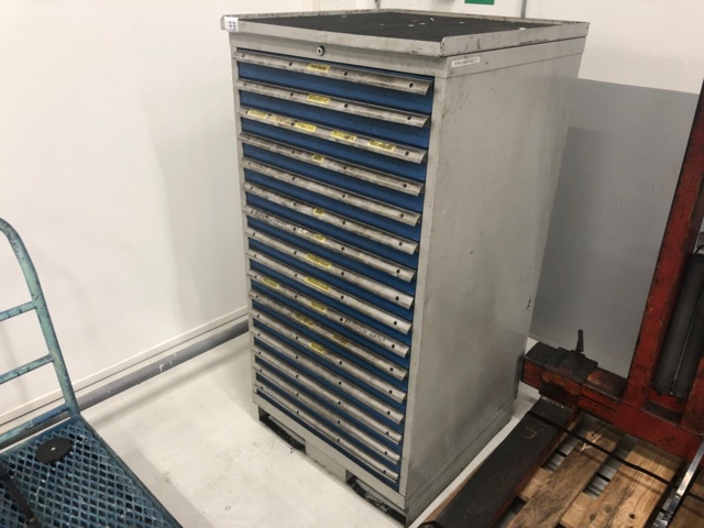 1107881-1 Metallilaatikosto - Ei pohjahintaa