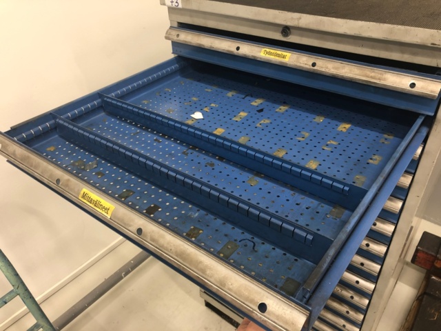 1107881-3 Metallilaatikosto - Ei pohjahintaa