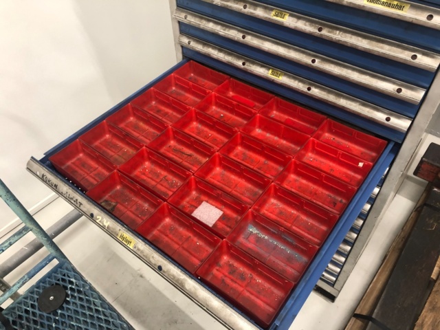 1107881-4 Metallilaatikosto - Ei pohjahintaa