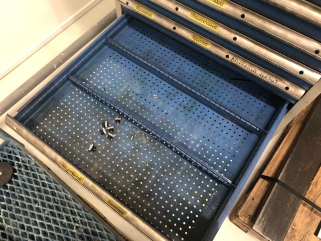 1107881-5 Metallilaatikosto - Ei pohjahintaa