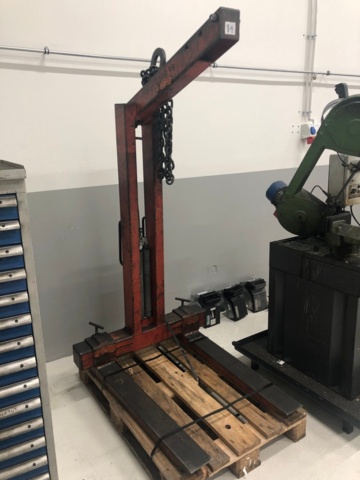 1107892-1 Nostopukki 2500kg - Ei pohjahintaa