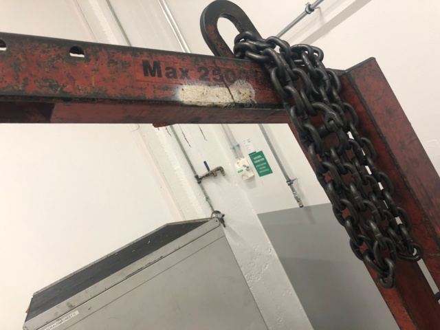 1107892-6 Nostopukki 2500kg - Ei pohjahintaa