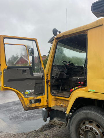 1048171-10 Truck changer Volvo FL12 6x2 -96