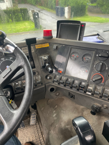 1048171-14 Truck changer Volvo FL12 6x2 -96