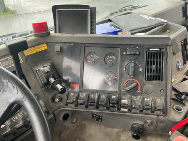 1048171-15 Truck changer Volvo FL12 6x2 -96