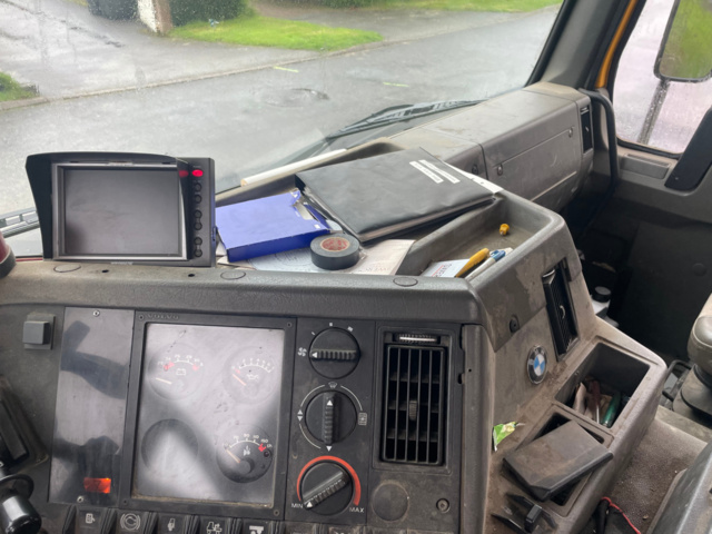 1048171-18 Truck changer Volvo FL12 6x2 -96