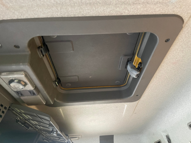 1048171-20 Truck changer Volvo FL12 6x2 -96