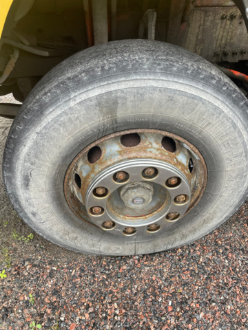 1048171-21 Truck changer Volvo FL12 6x2 -96