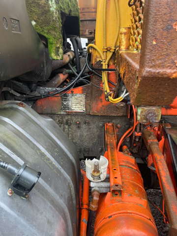 1048171-27 Truck changer Volvo FL12 6x2 -96